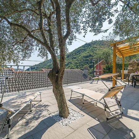 Amazing Home In Avegno With House Sea View Eksteriør billede